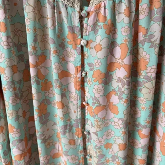 Rose & Olive Green and Orange Flutter Sleeve Blouse - Picture 4 of 6